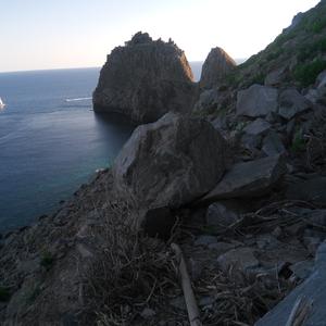 Ponza. La discesa al Faro. (foto di Raffaella Frondoni)